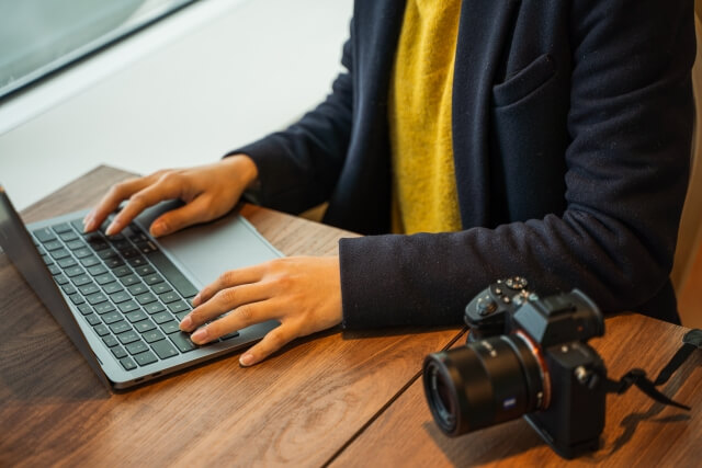 証明写真のレタッチとは？自然な仕上がりを叶えるポイントを解説